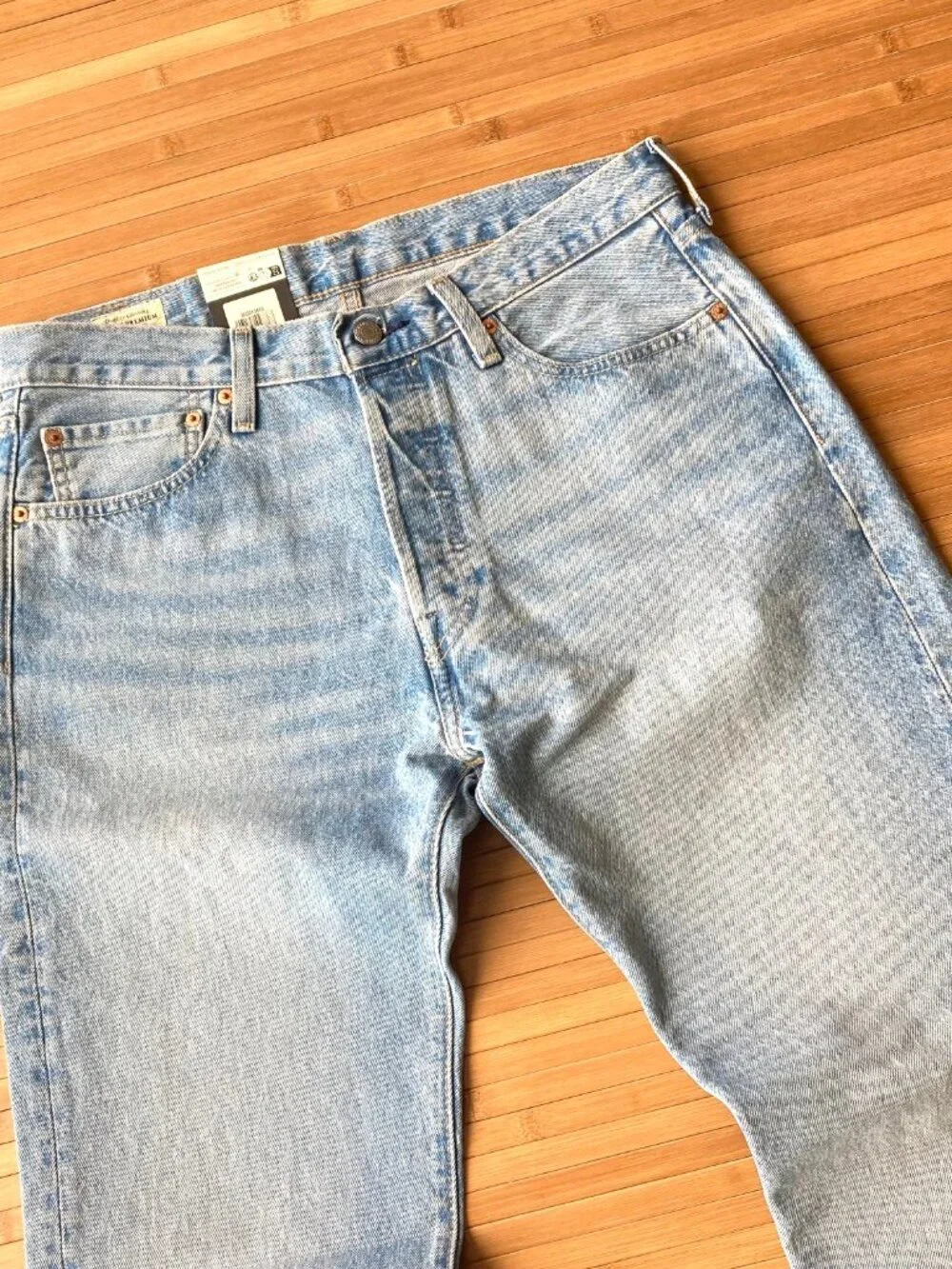 Levi’s Premium 501 Original Fit Jeans Button Fly Mens 33x34 Glassy Waves NWT